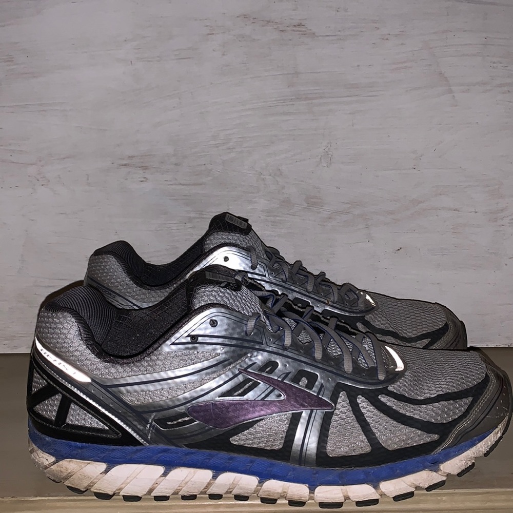 Men’s Brooks Shoes Sz 16